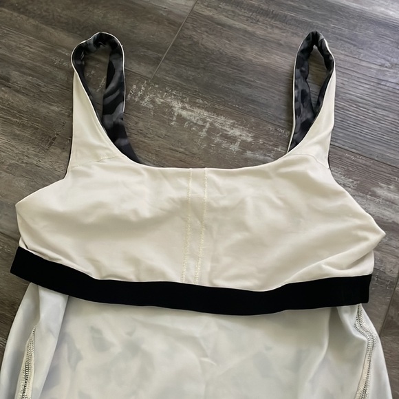 Lululemon Amala Tank Pretty Plume Angel Wing Black Size 10 - Picture 5 of 8